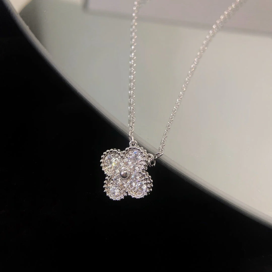 Regalia jewelryCLOVER 15MM DIAMOND SINGLE FLOWER NECKLACE