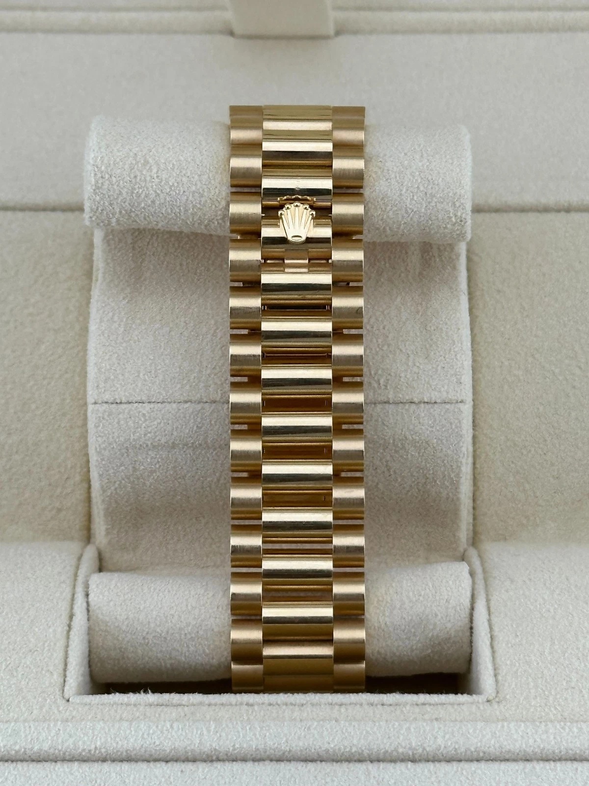 【Super Clone】ROLEX Day-Date 40mm Silver Roman Dial and Diamond Bezel Yellow Gold President Bracelet 228348RBR-0007