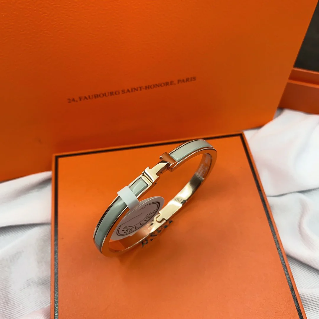 Regalia jewelryCLASSIC HM CLIC GREEN 8MM ENAMEL BRACELET