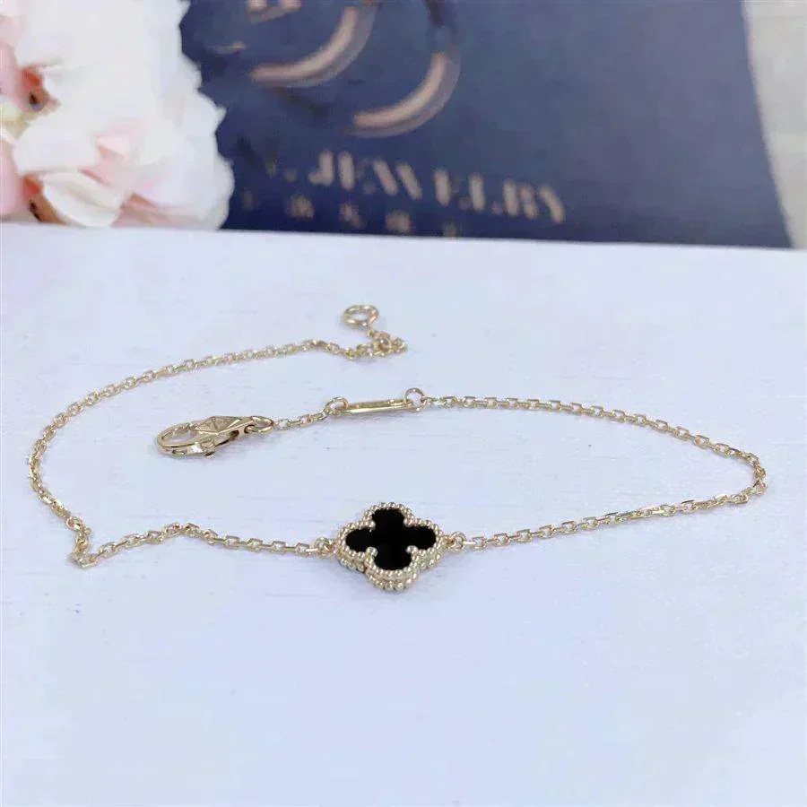 Regalia jewelryCLOVER ONYX SINGLE FLOWER BRACELET