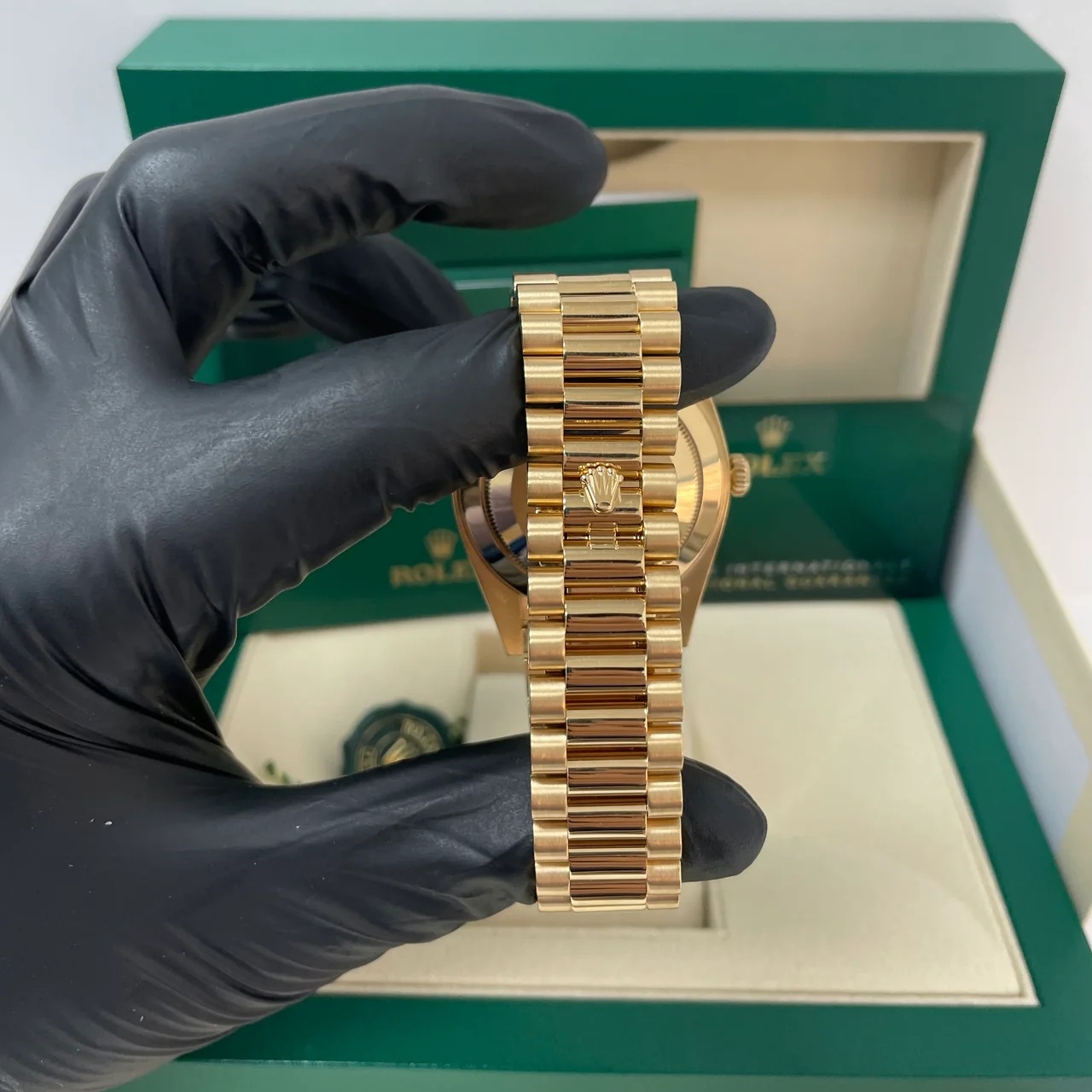 【Super Clone】ROLEX Day-Date 40mm Champaign Dial and Diamond Bezel Yellow Gold President Bracelet 228348RBR-0008