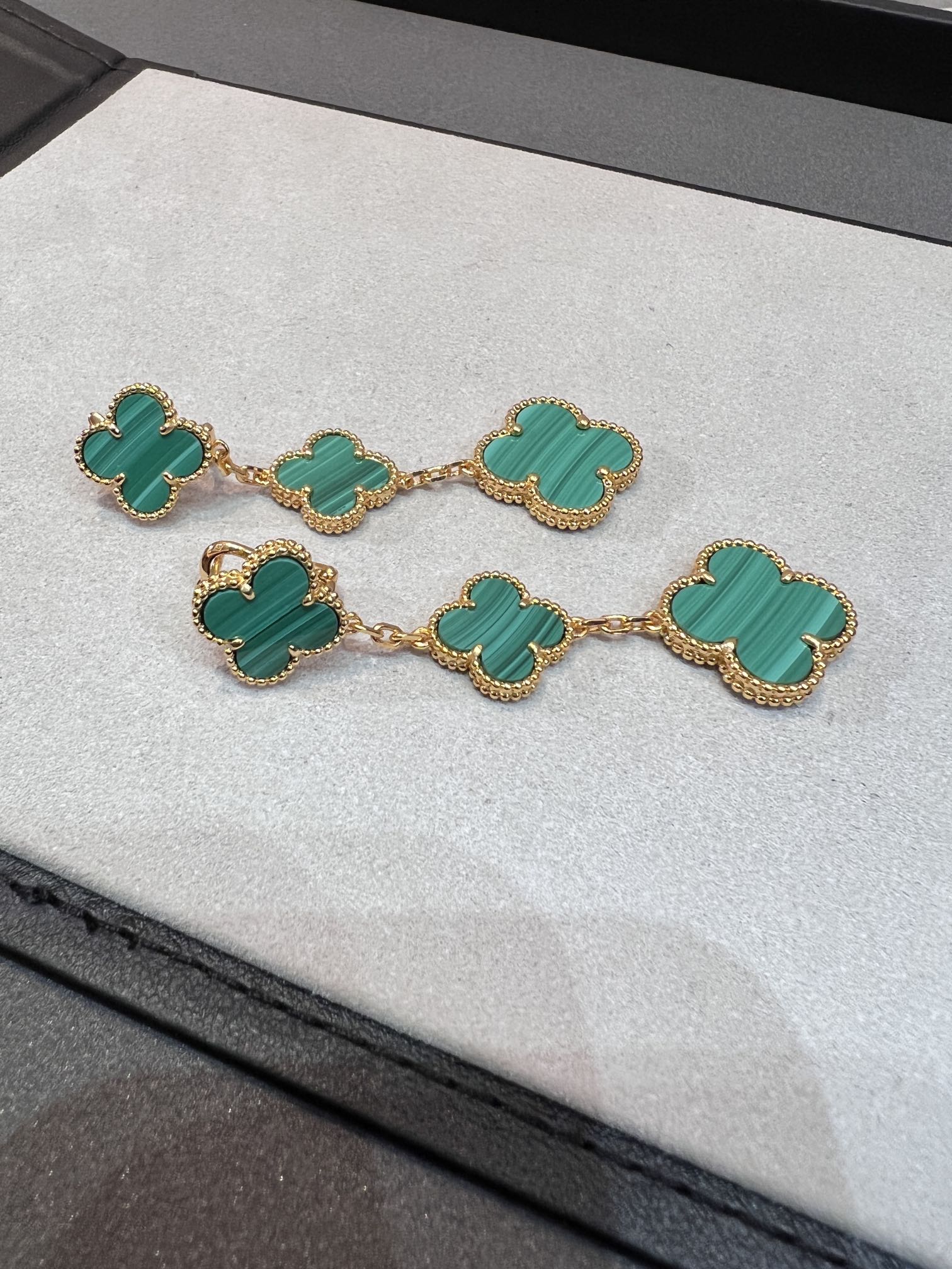 Regalia jewelryCLOVER MALACHITE 3 MOTIFS GOLD