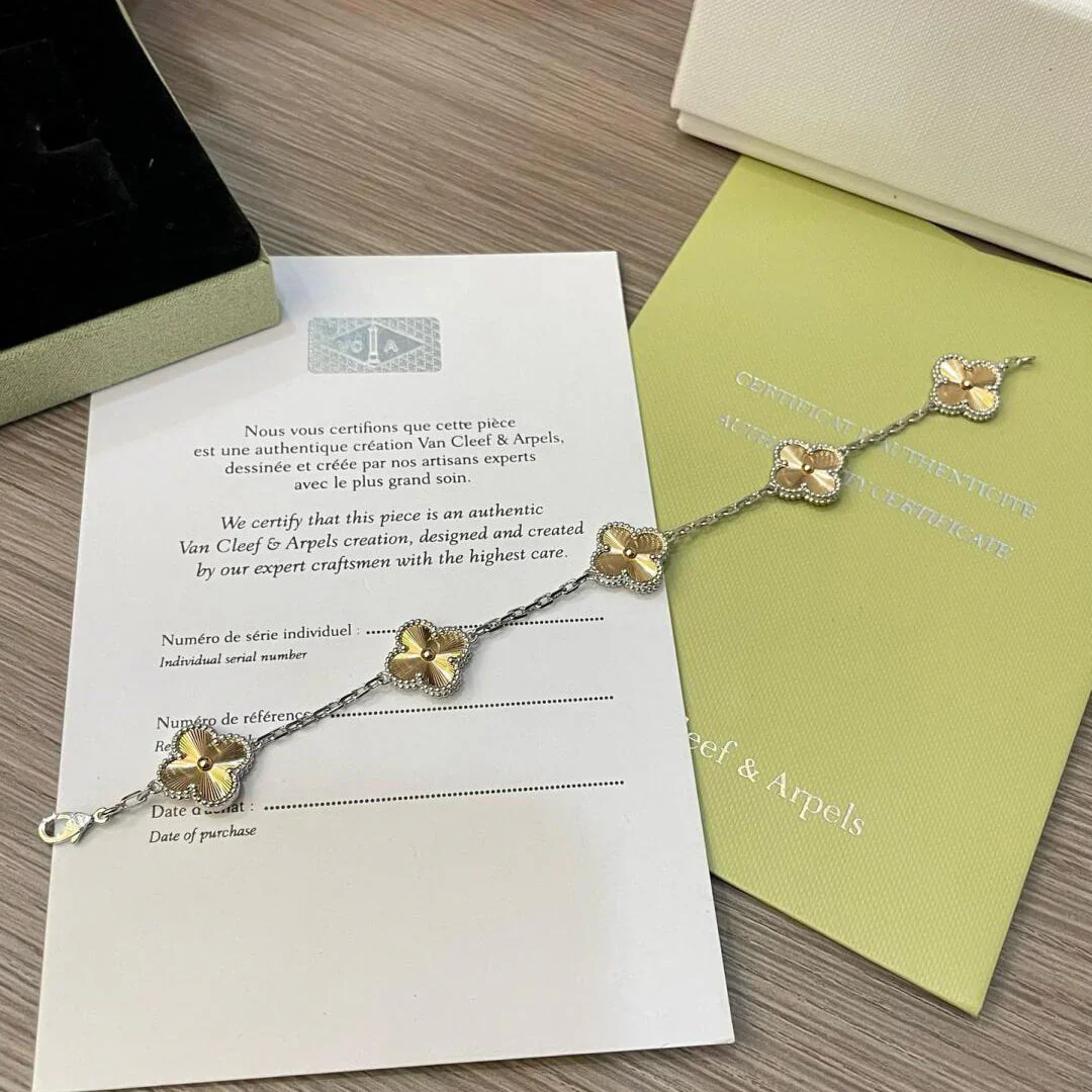 Regalia jewelryCLOVER 5 MOTIFS CHRISTMAS LIMITED EDITION BRACELET