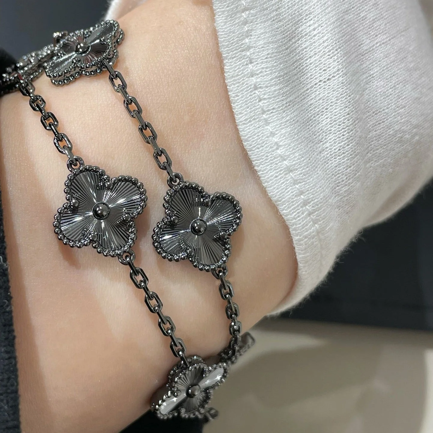 Regalia jewelryCLOVER 5 MOTIF BLACK BRACELET