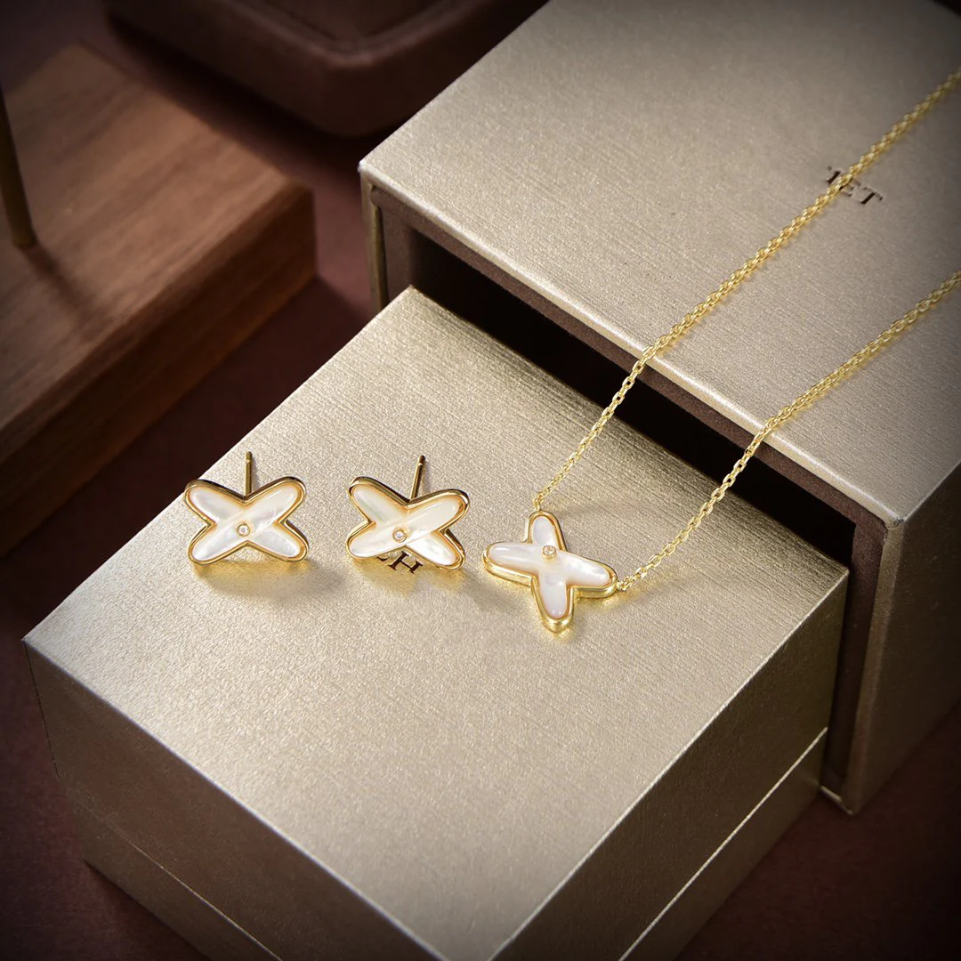 Regalia jewelryJEUX DE WHITE MOP GOLD DIAMOND EARRINGS