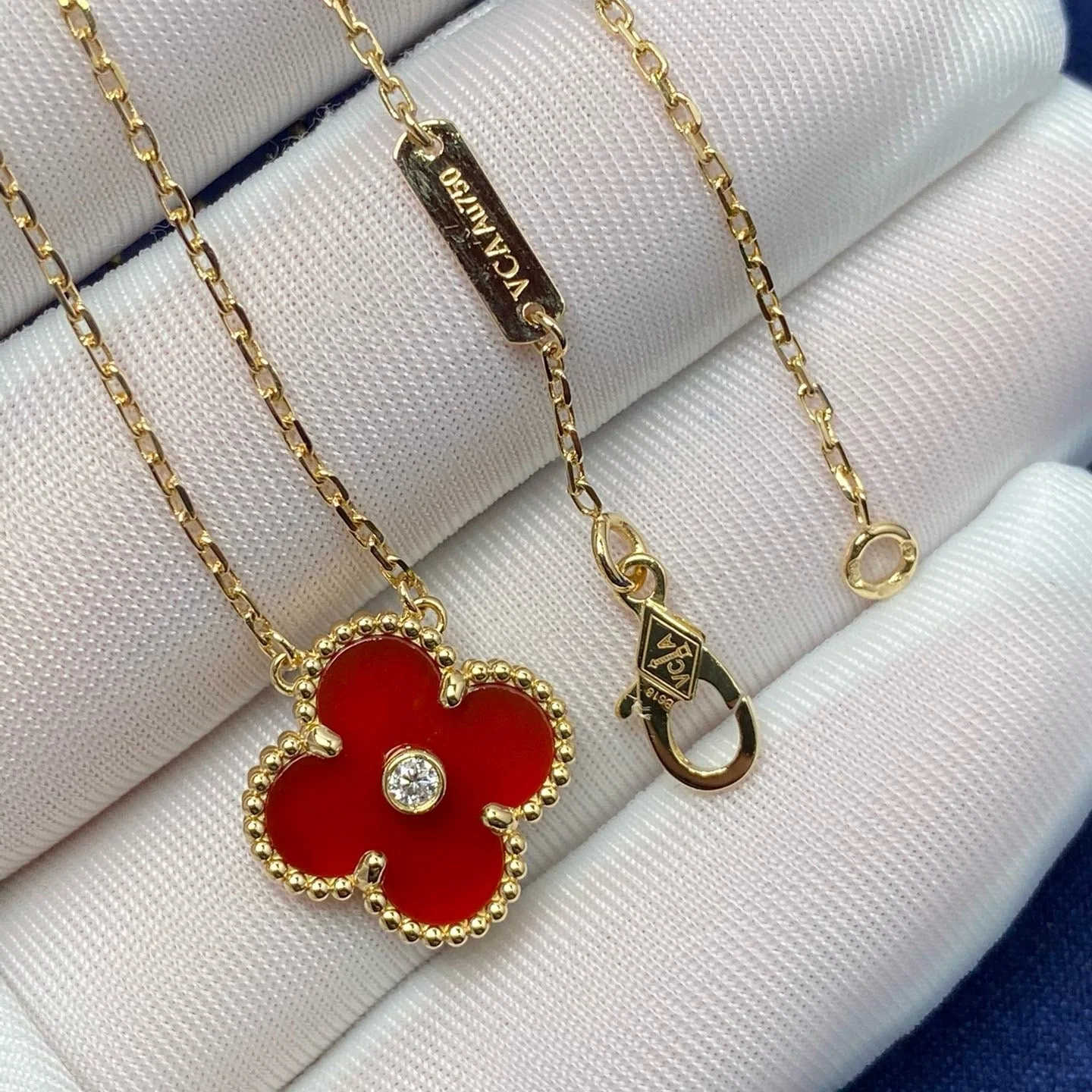 Regalia jewelryCLOVER 15MM DIAMOND CARNELIAN NECKLACE