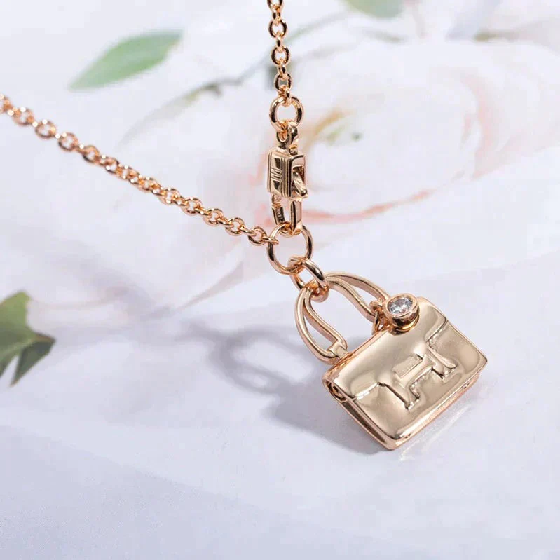 Regalia jewelryAMULETTE PEDANT ROSE GOLD NECKLACE