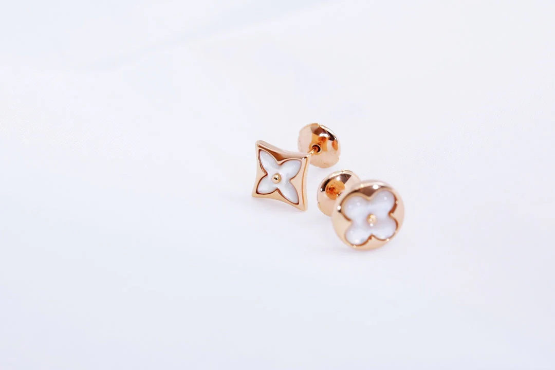 Regalia jewelrySTAR AND SUN PINK GOLD MOP STUD EARRINGS