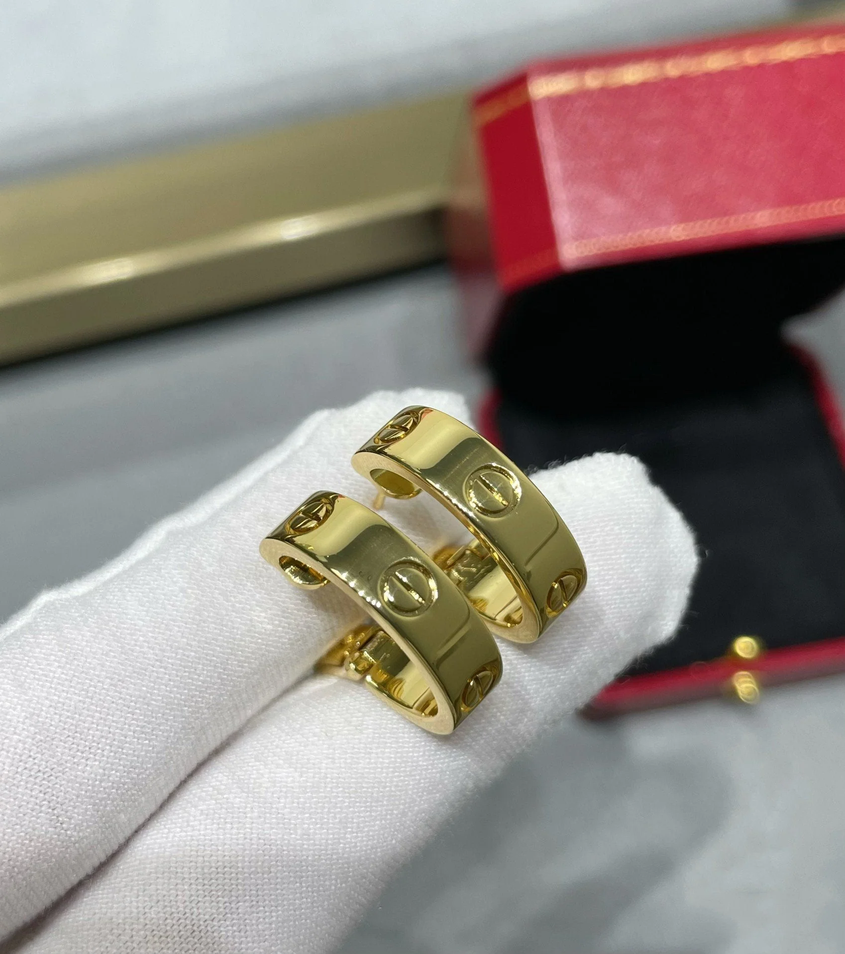 Regalia jewelryLOVE 5.5MM EARRINGS