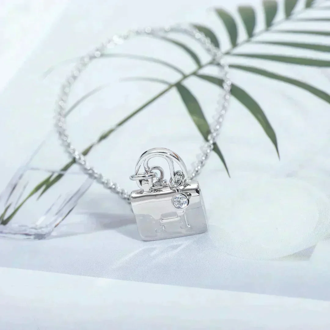 Regalia jewelryAMULETTE PEDANT SILVER NECKLACE