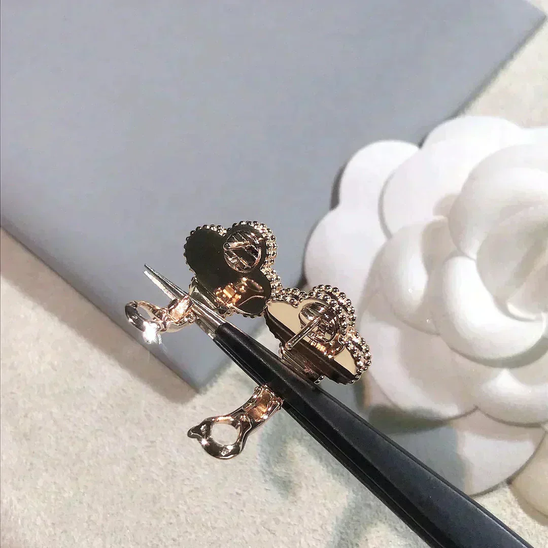 Regalia jewelryCLOVER MEDIUM 1 MOTIFS  PINK MOP DIAMOND EARRINGS