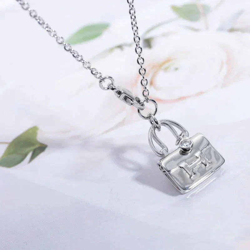 Regalia jewelryAMULETTE PEDANT SILVER NECKLACE