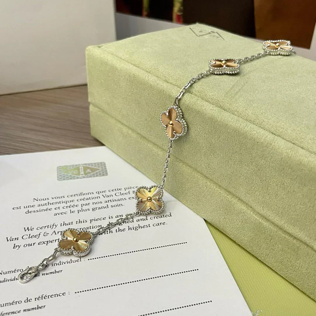 Regalia jewelryCLOVER 5 MOTIFS CHRISTMAS LIMITED EDITION BRACELET