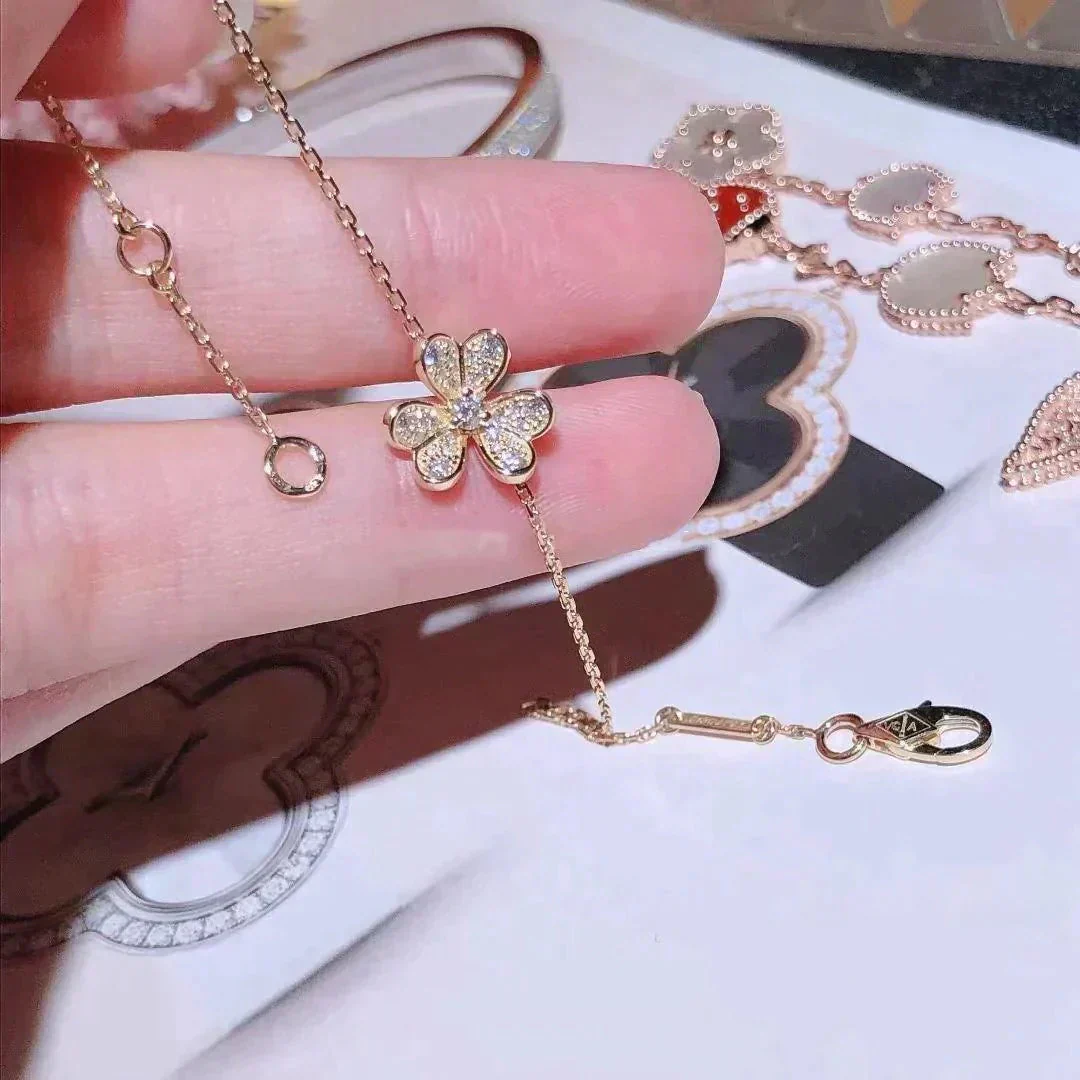 Regalia jewelryFRIVOLE GOLD FLOWER DIAMOND BRACELET