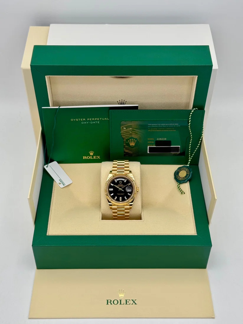 【Super Clone】ROLEX  Yellow Gold President Day Date 40mm Black Diamond Baguette Dial - 228238