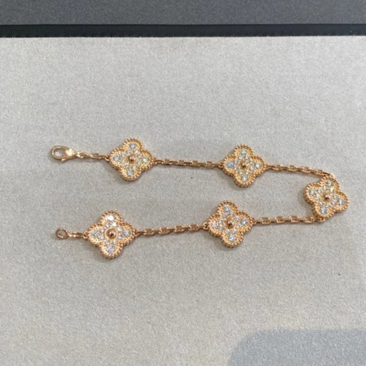 Regalia jewelryCLOVER 5 MOTIFS  FULL DIAMOND BRACELET