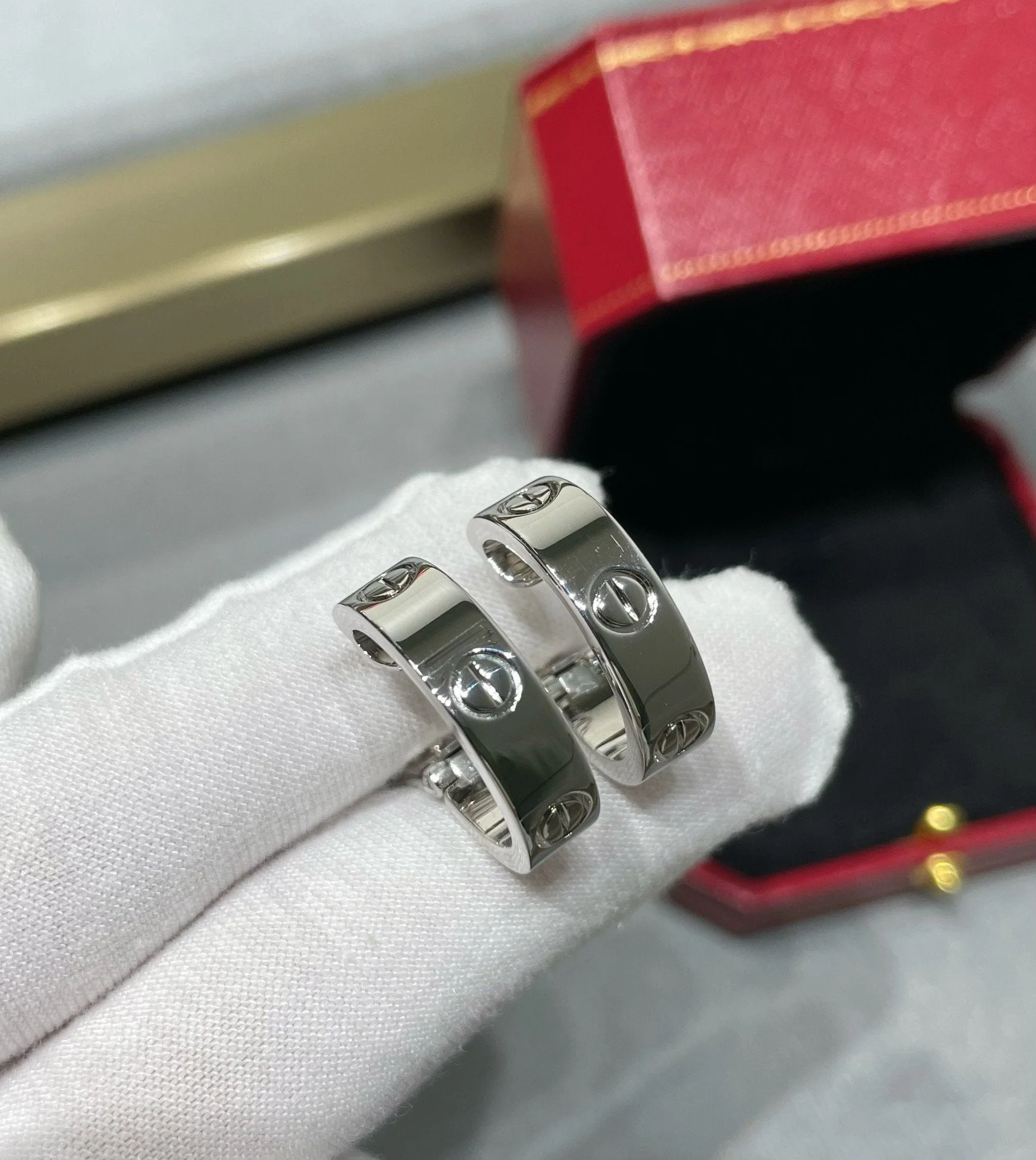 Regalia jewelryLOVE 5.5MM EARRINGS