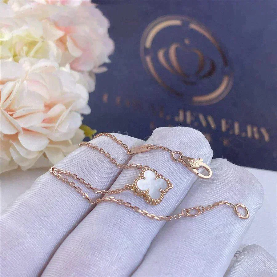 Regalia jewelryCLOVER WHITE MOP SINGLE FLOWER BRACELET