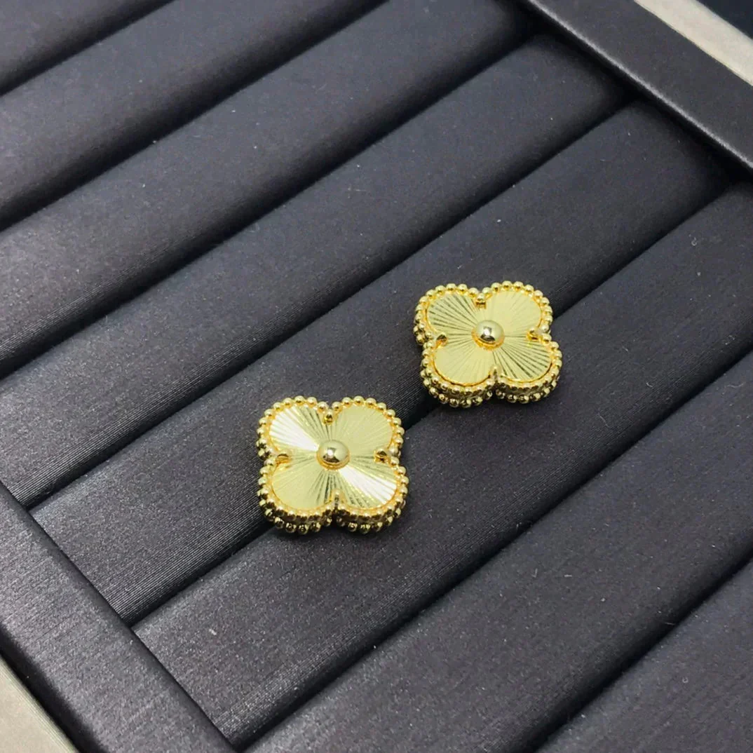 Regalia jewelryCLOVER MINI 9.5MM LASER EARRINGS