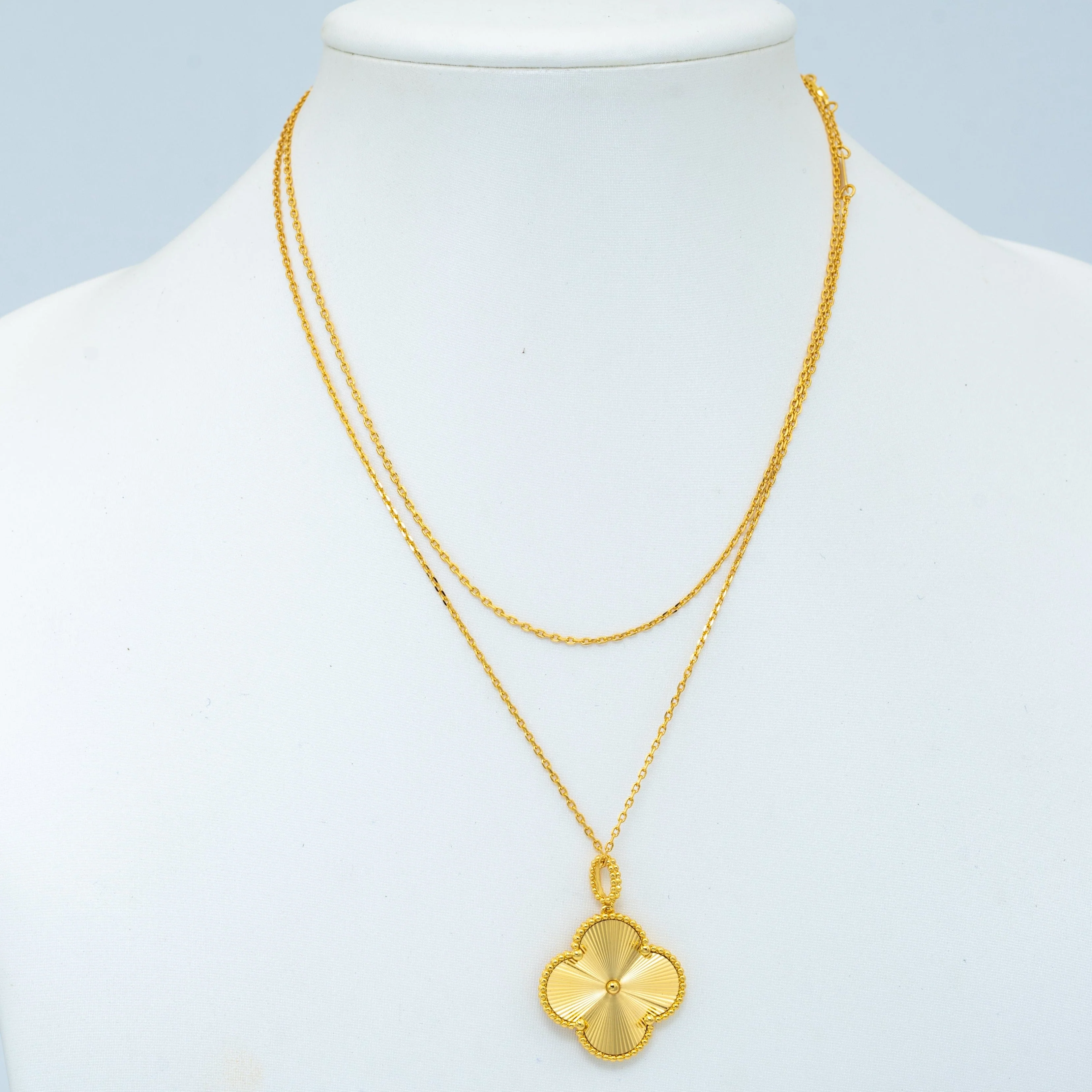 Regalia jewelryCLOVER 25MM PEDANT NECKLACE GOLD