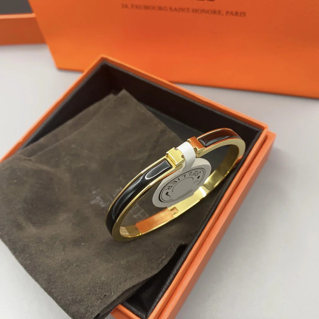 Regalia jewelryCLASSIC HM CLIC BLACK 8MM ENAMEL BRACELET