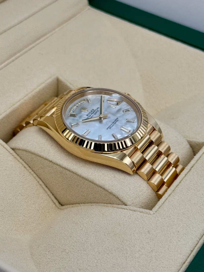 【Super Clone】ROLEX Day-Date 40mm Yellow Gold President  Mother of Pearl Diamond Baguette Dial - 228238