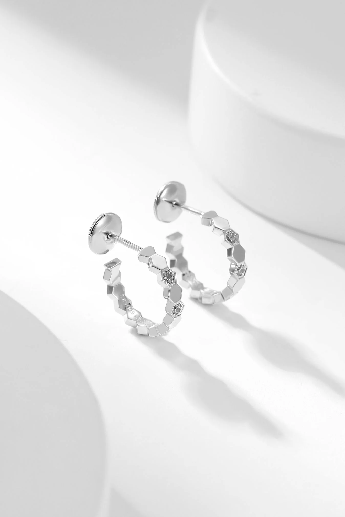 Regalia jewelryBEE LOVE DIAMOND HOOP EARRINGS