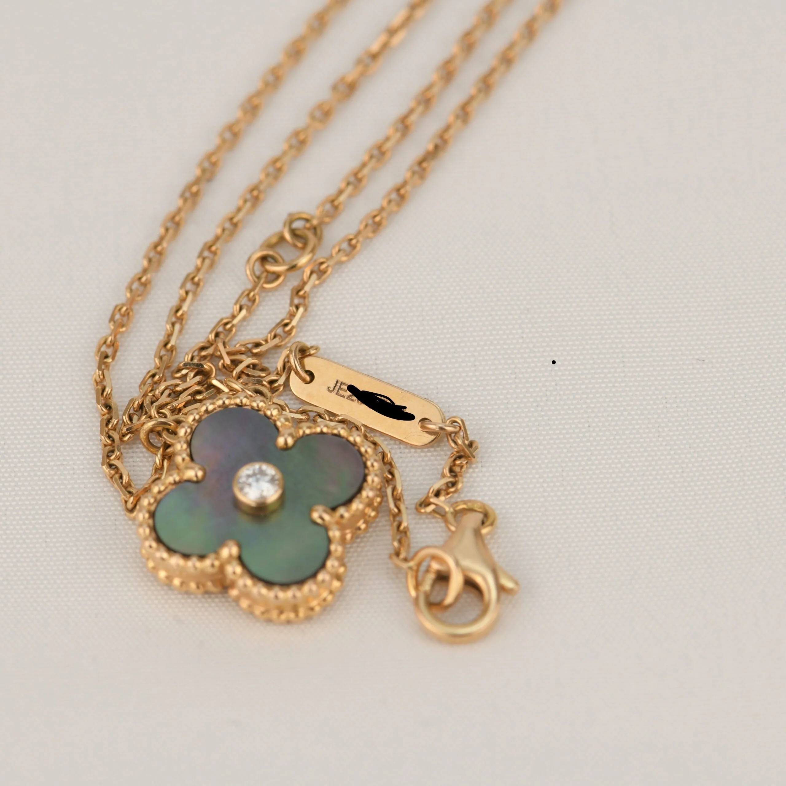 Regalia jewelryCLOVER 15MM DIAMOND AND MOTHER-OF-GREY NECKLACE