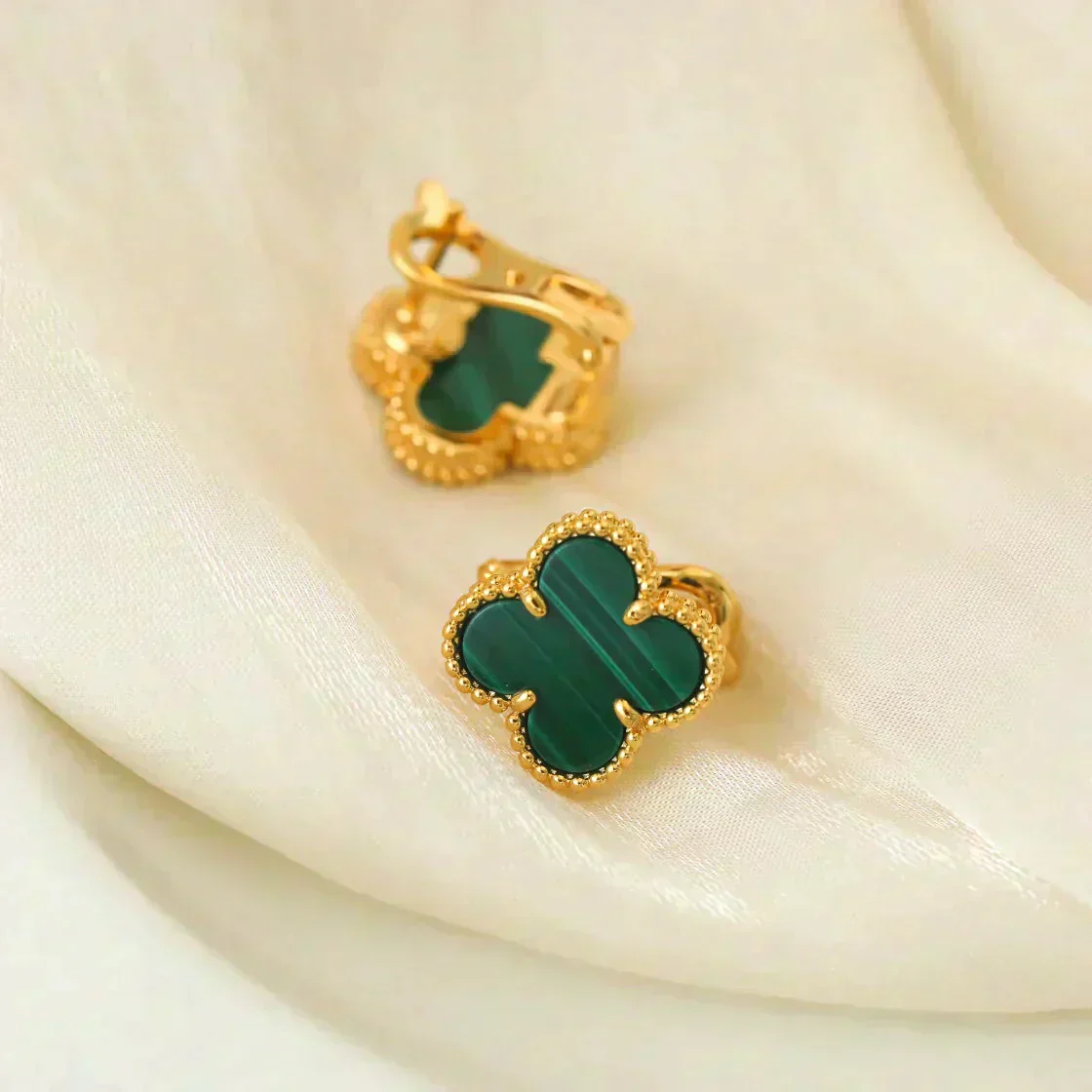 Regalia jewelryCLOVER MEDIUM 1 MOTIFS MALACHITE  EARRINGS