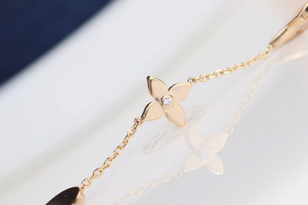 Regalia jewelryLEAF CLOVER BRACELET