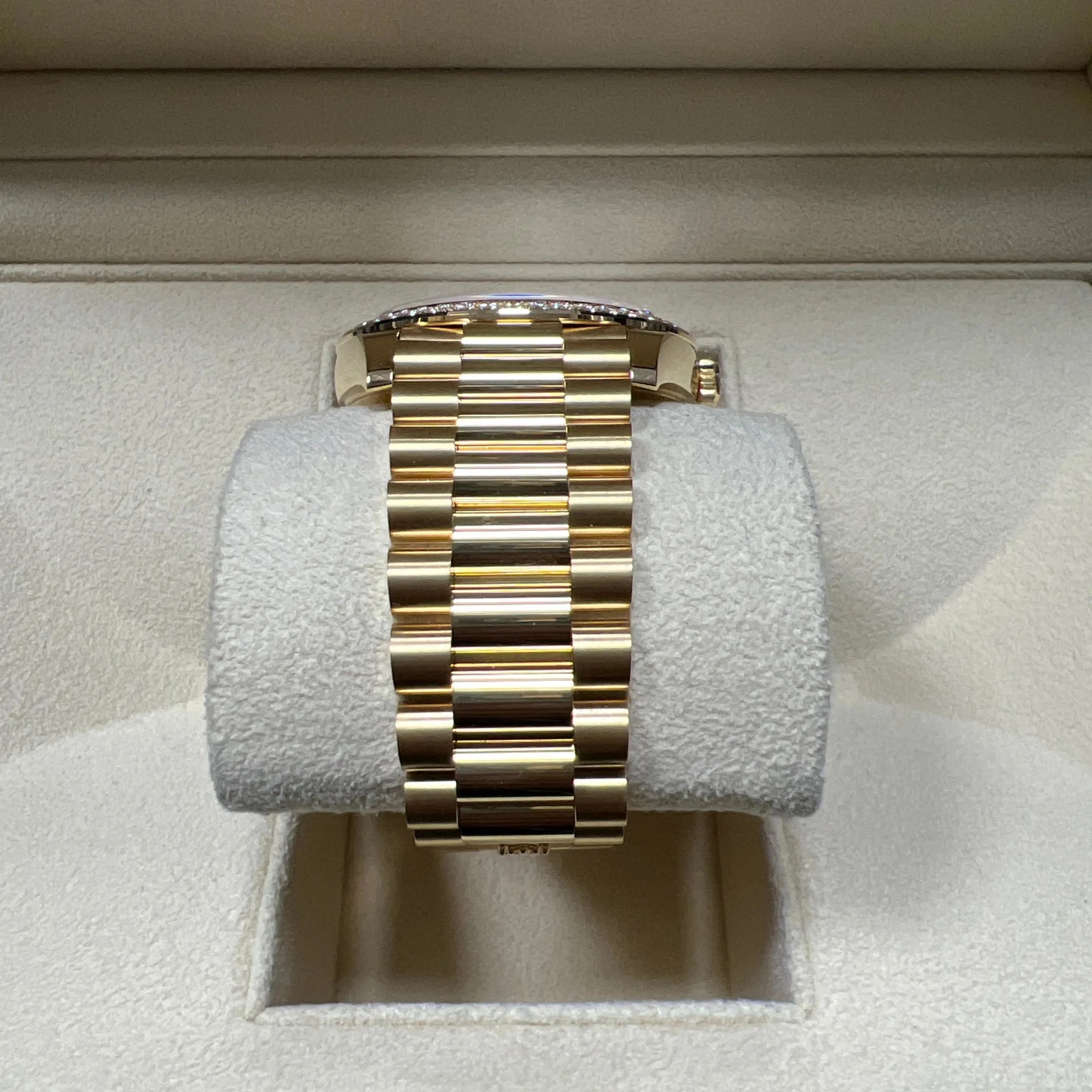 【Super Clone】ROLEX Day-Date 40mm White Mother-of-Pearl Dial President Watch 228348RBR-0046