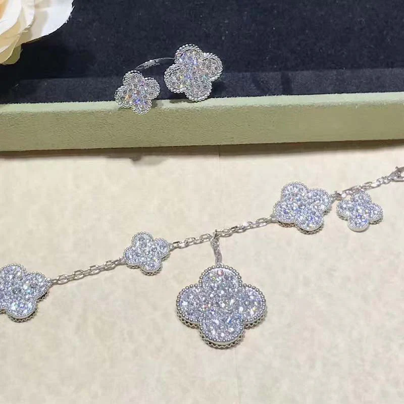 Regalia jewelryCLOVER 6 MOTIFS SILVER DIAMOND BRACELET