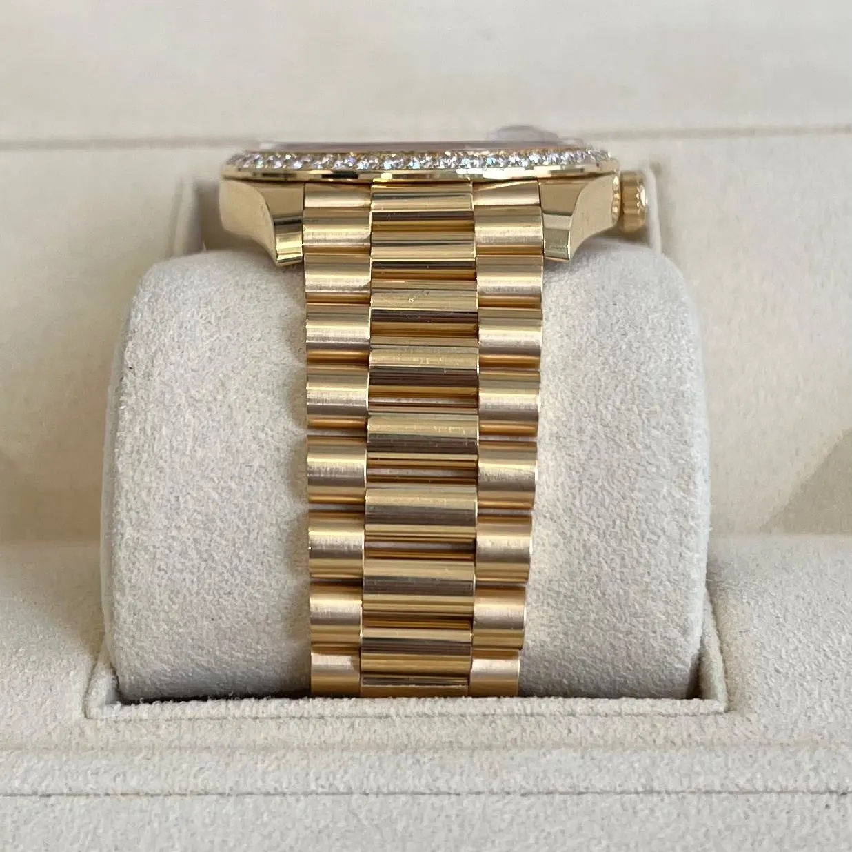 【Super Clone】ROLEX Day-Date 40mm Champagne Diamond Dial and Bezel Yellow Gold President Bracelet 228348RBR-0002