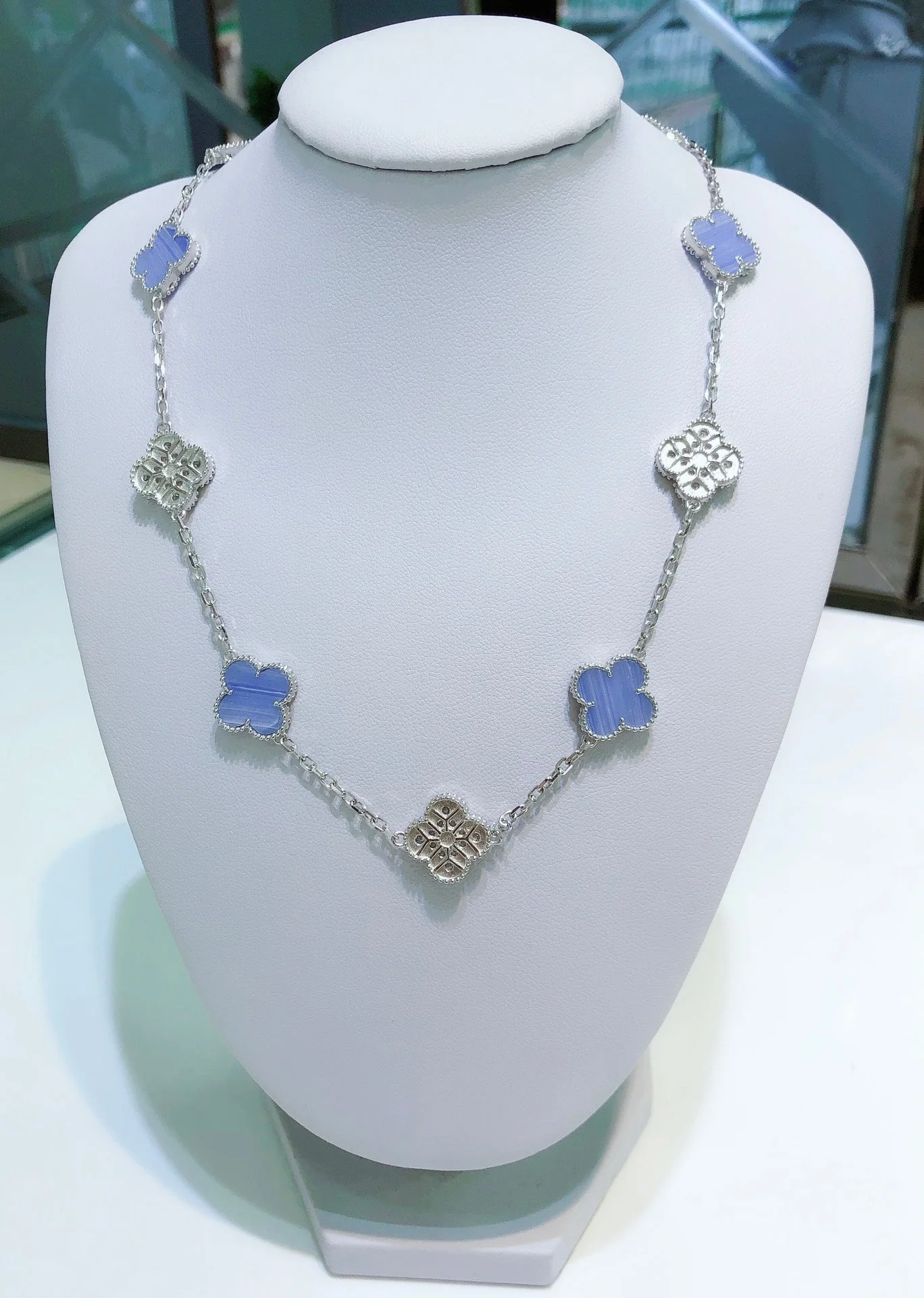 Regalia jewelryCLOVERS THE 10-MOTIFS CHALCEDONY DIAMONDS SILVER NECKLACE