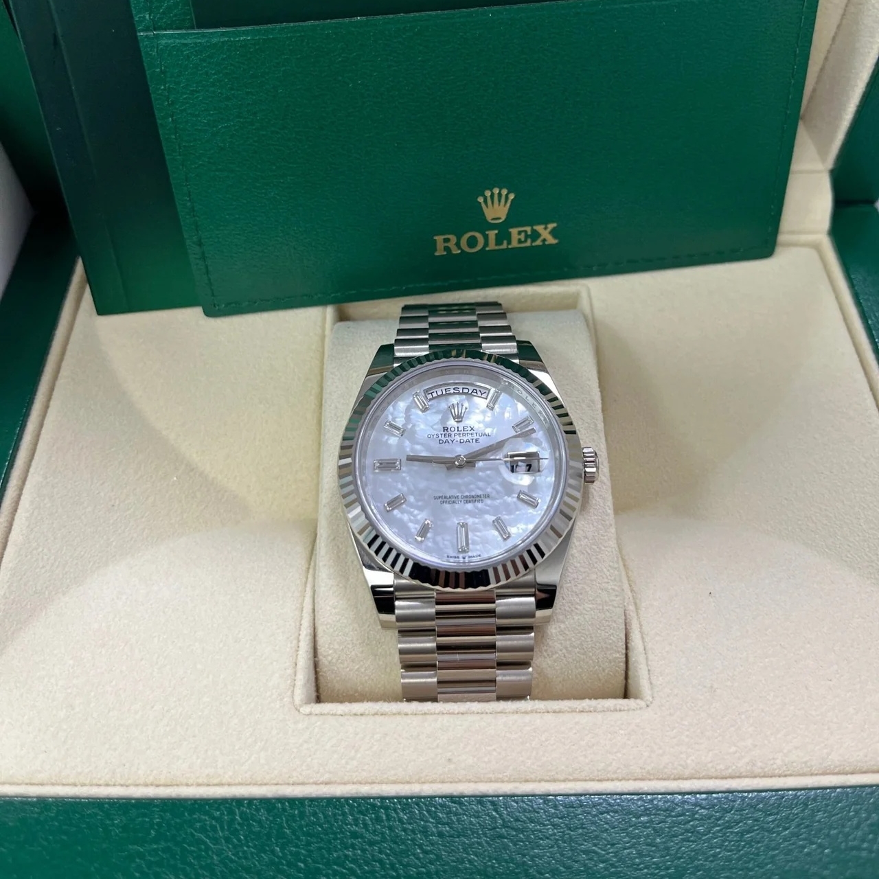 【Super Clone】ROLEX Day-Date 228236-0026 Mother Of Pearl Diamonds Dial