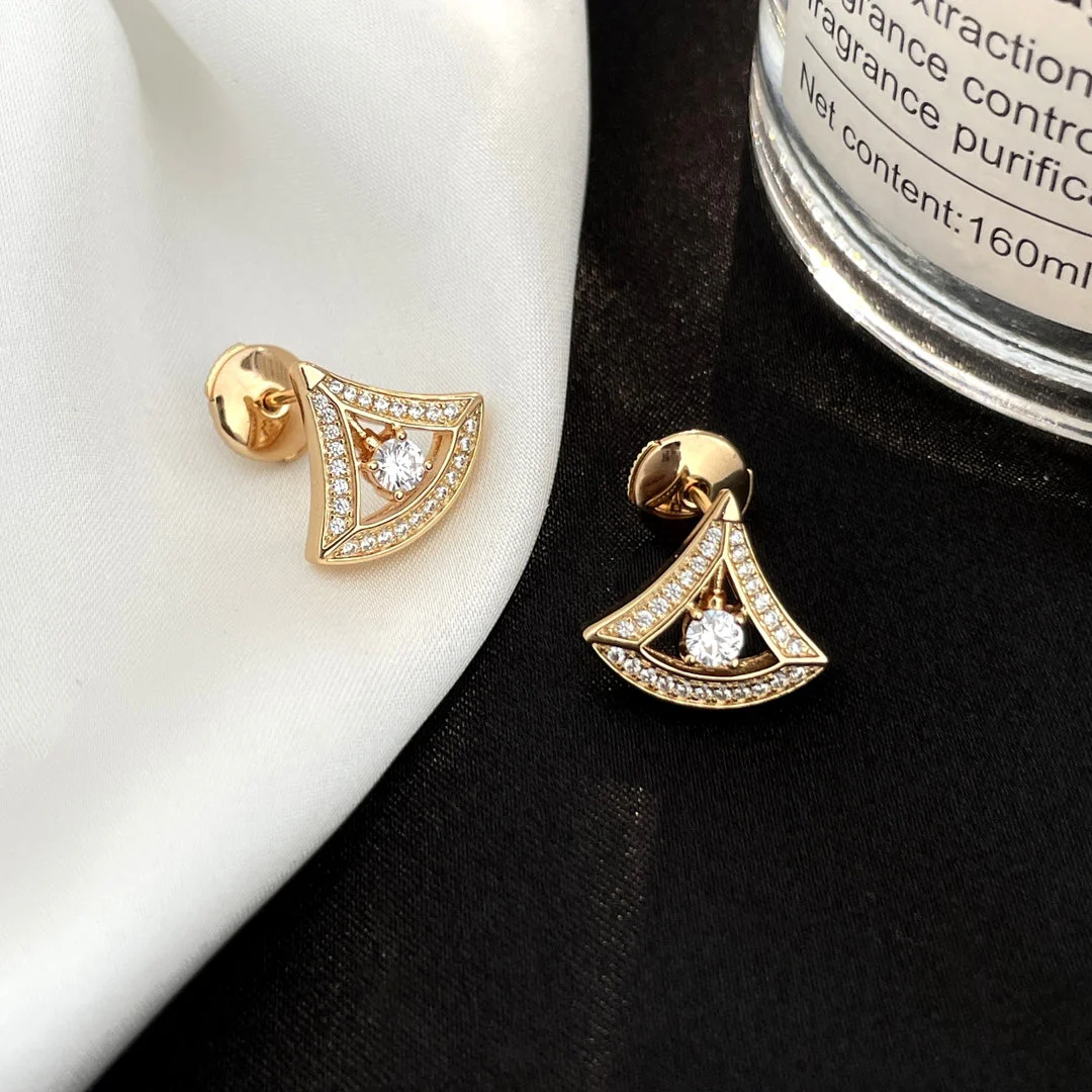 Regalia jewelryDREAM MINI DIAMOND STUD EARRINGS