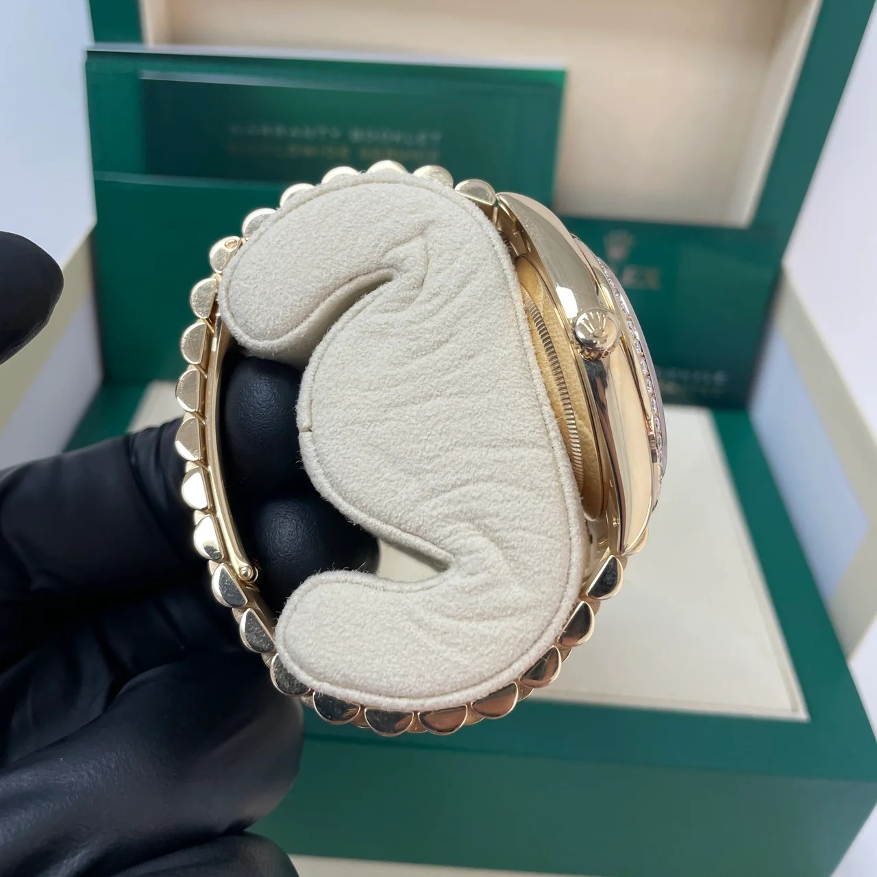 【Super Clone】ROLEX Day-Date 40mm Champaign Dial and Diamond Bezel Yellow Gold President Bracelet 228348RBR-0008