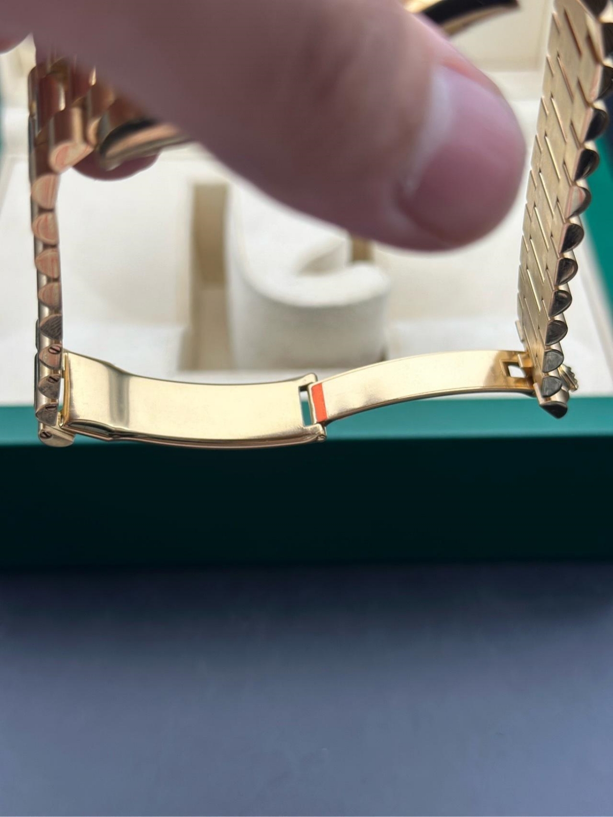 【Super Clone】ROLEX Day-Date 40mm Champagne Dial and Diamond Bezel Yellow Gold President Bracelet  228348RBR-0003