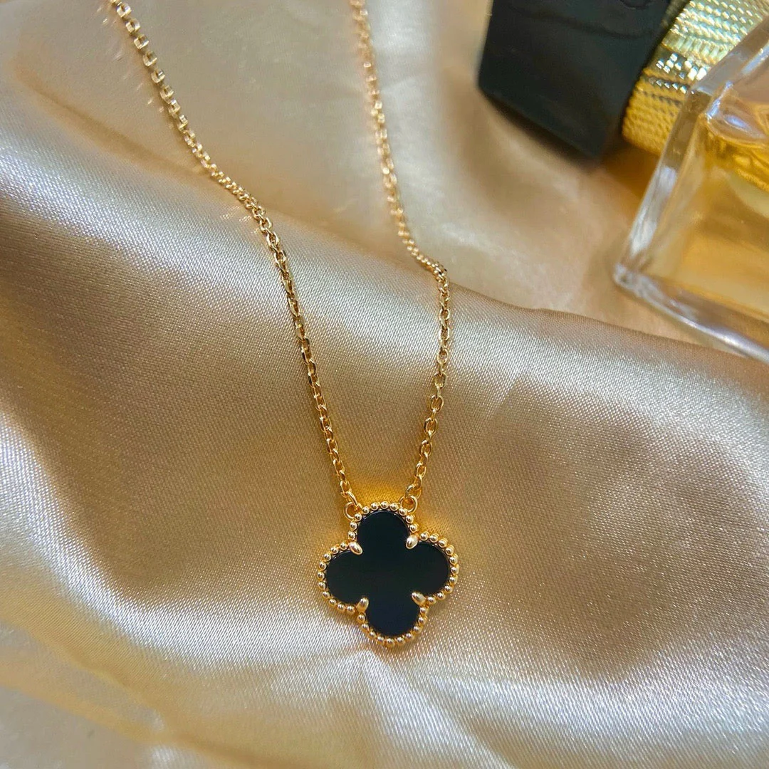 Regalia jewelryCLOVER 15MM BLACK ONYX SINGLE FLOWER NECKLACE