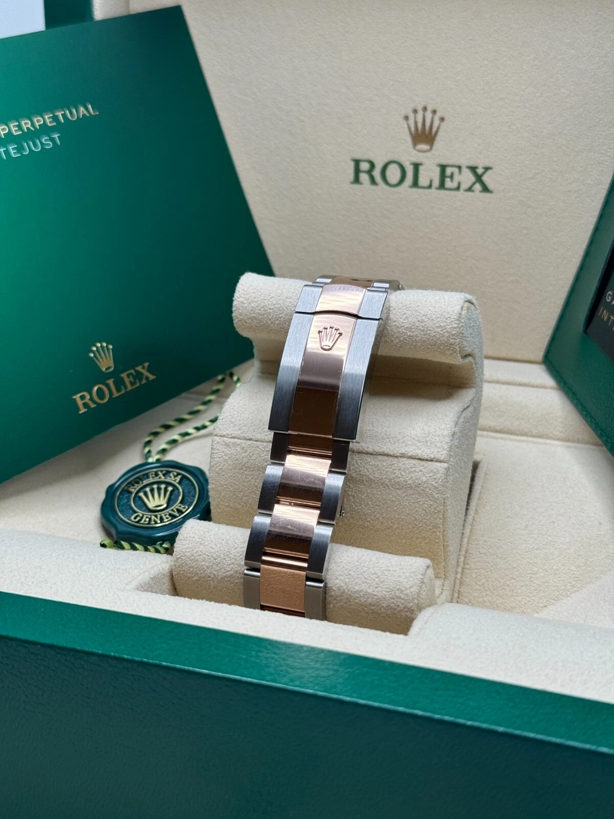 【Super Clone】ROLEX Datejust 41mm 126331 Silver Fluted Motif Dial Two Tone Stainless Steel & 18K Rose Gold Jubilee Bracelet Men's Watch