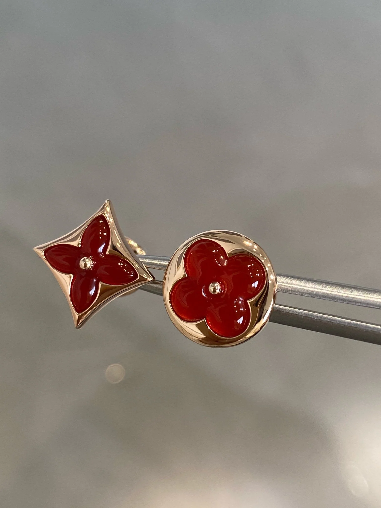 Regalia jewelrySTAR AND SUN PINK GOLD CARNELIAN STUD EARRINGS