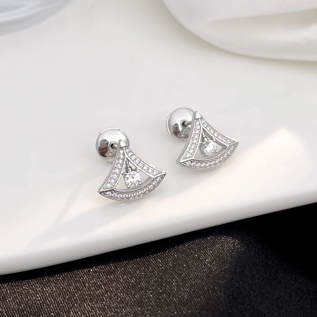 Regalia jewelryDREAM MINI DIAMOND STUD EARRINGS