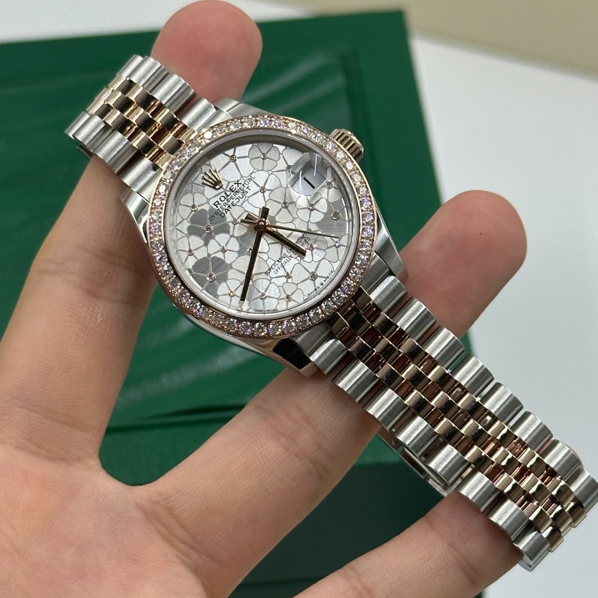 【Super Clone】ROLEX Datejust m278381-0031/0032 Silver Floral Motif Diamond Dial Diamond-Set Bezel 31mm