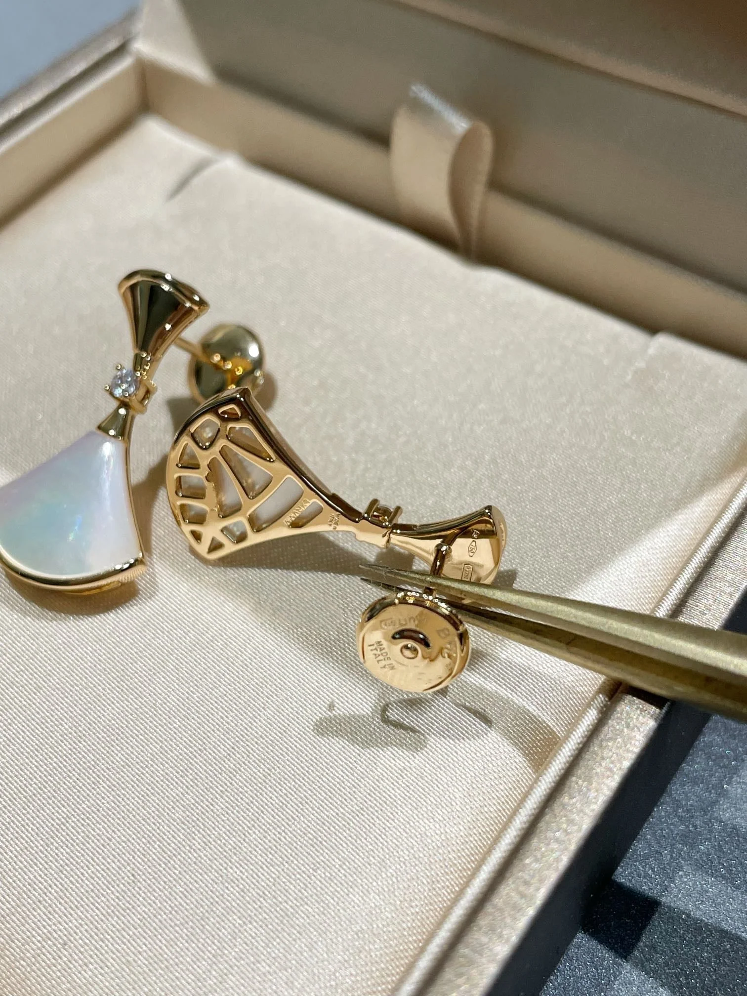 Regalia jewelryDREAM MOP 1 DIAMOND EARRINGS