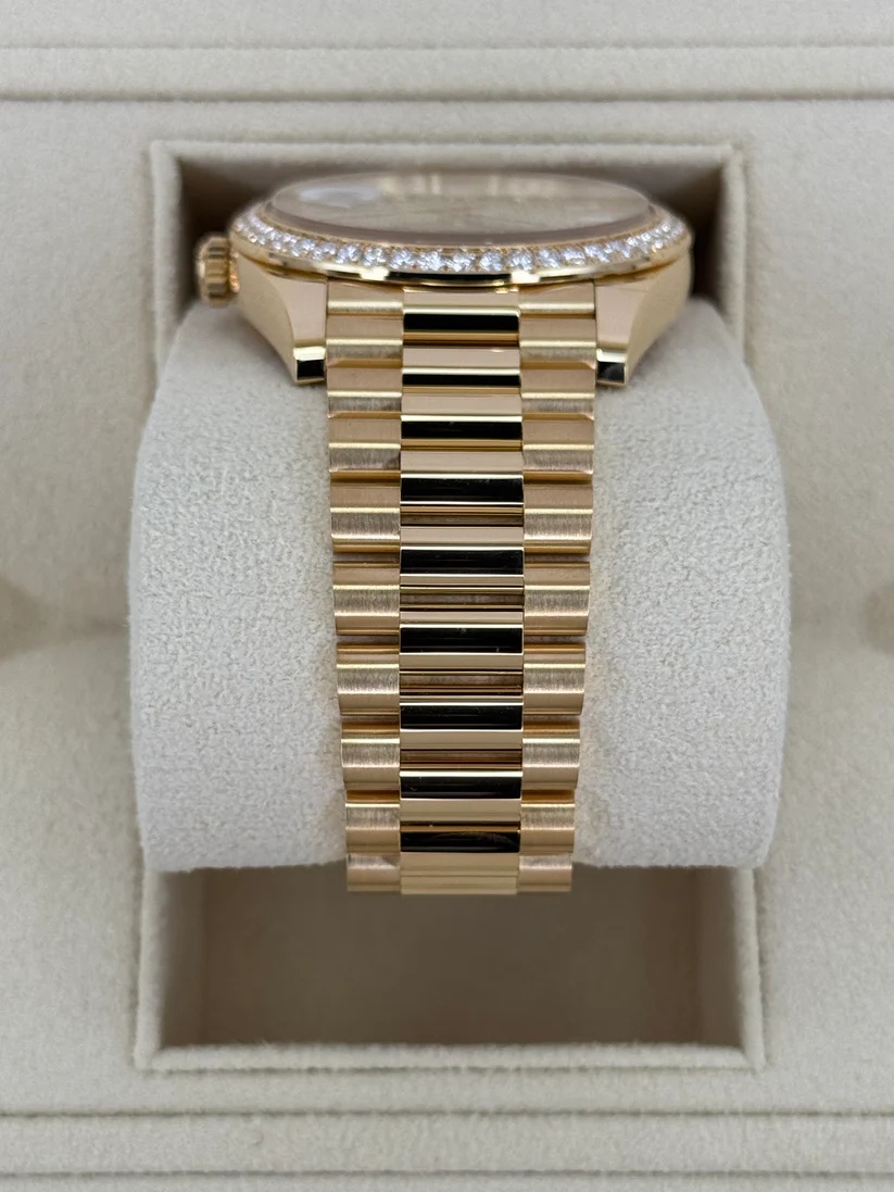 【Super Clone】ROLEX Day-Date 40mm Diamond Dial Watch 228348RBR-0037