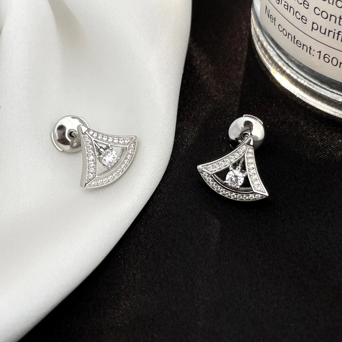 Regalia jewelryDREAM MINI DIAMOND STUD EARRINGS