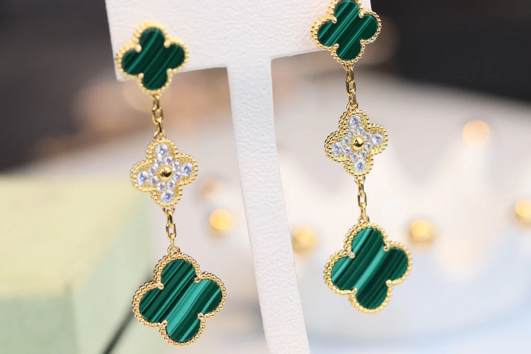 Regalia jewelryCLOVER EARRINGS GOLD MALACHITE DIAMOND 3 MOTIF