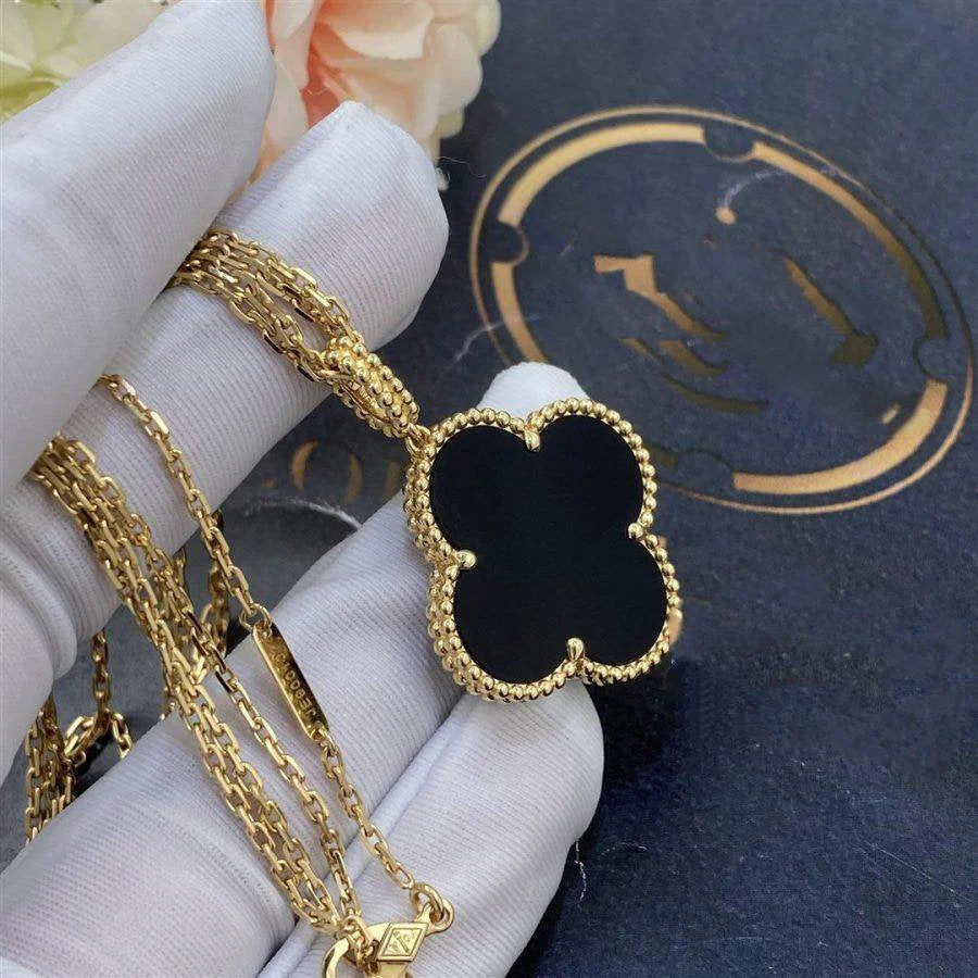 Regalia jewelryCLOVER 25MM GOLD ONYX BIG CLOVER NECKLACE