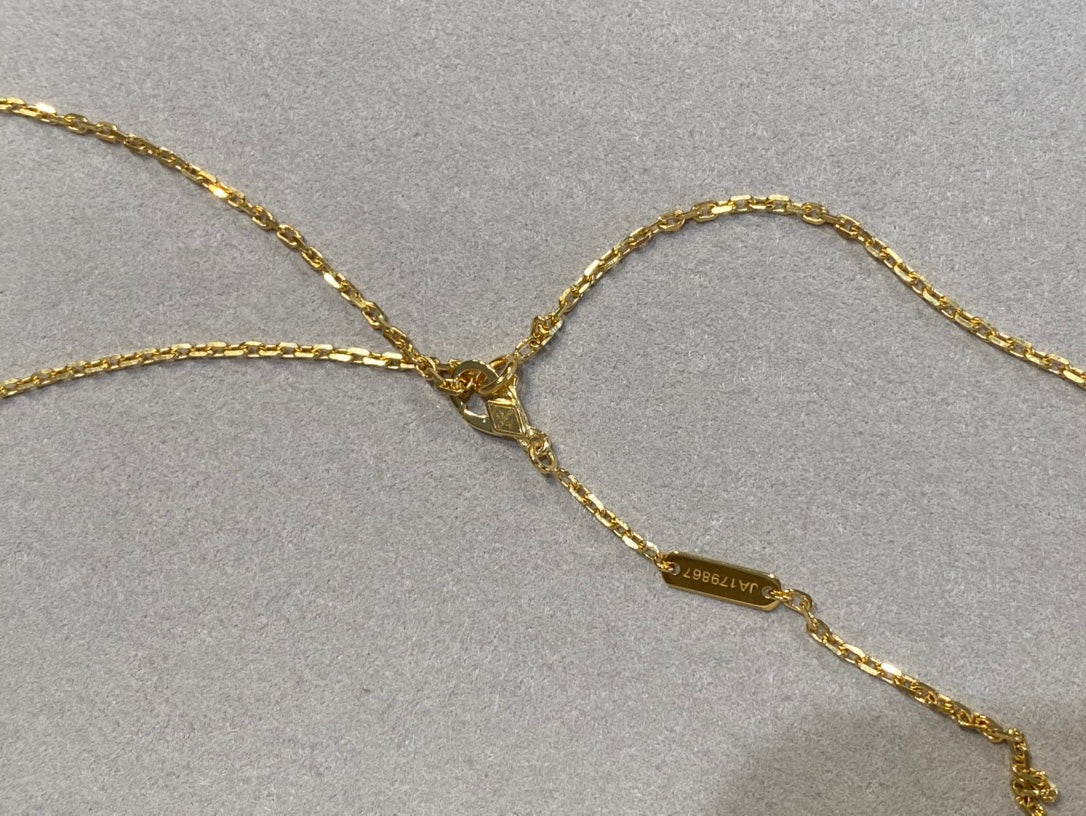 Regalia jewelryCLOVER 25MM NECKLACE GOLD CARNELIAN