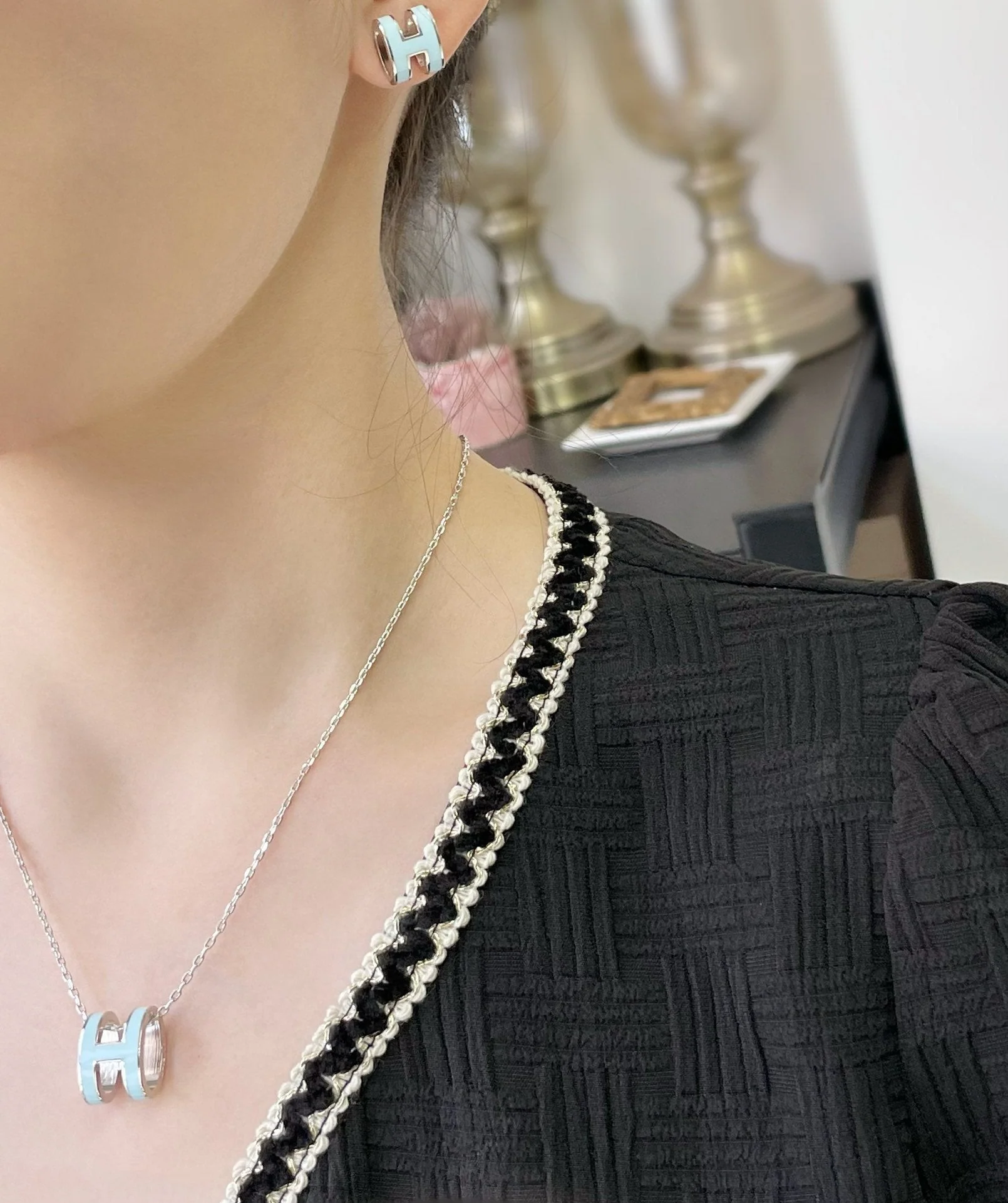 Regalia jewelryPOP H SKY BLUE STUD EARRINGS